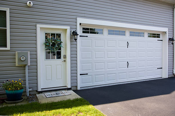24/7 Emergency Garage Door Panel Replacement experts in Willimantic, CT